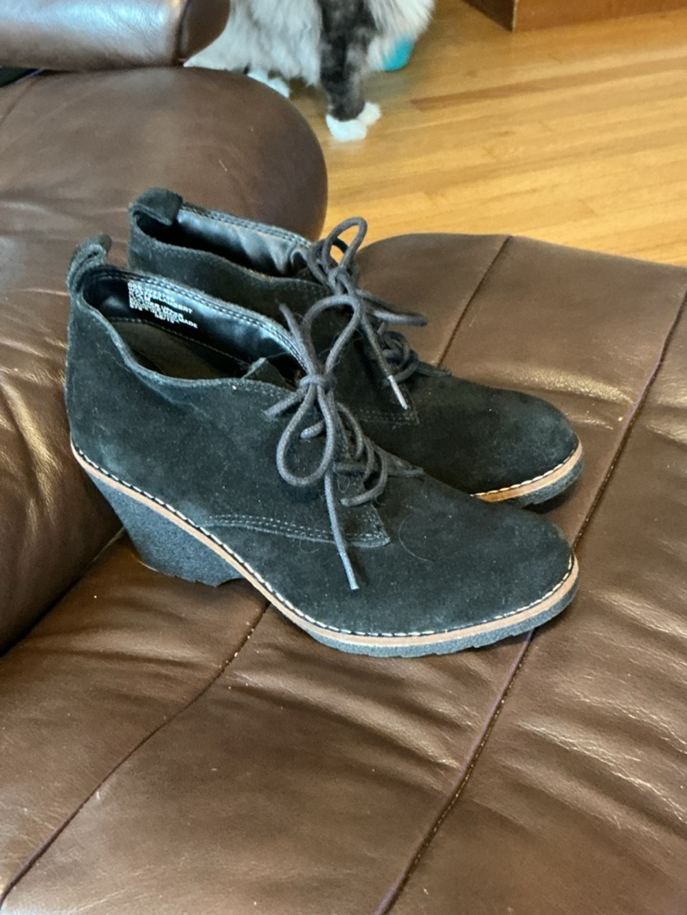 Women’s White Mountain Black Suede Lace-Up Wedge Shoes